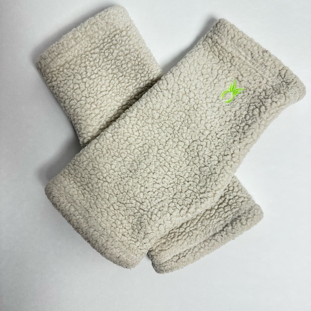 🧣🧤 Dudley Stephens Sherpa Larkspur Scarf & Glove Set – Oatmeal - Picture 7 of 16